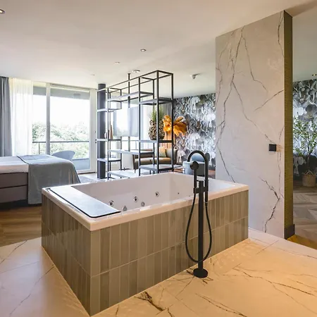 Otel Der Valk 4*