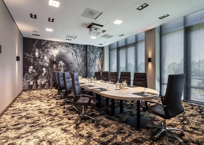 Der Valk Отель 4*